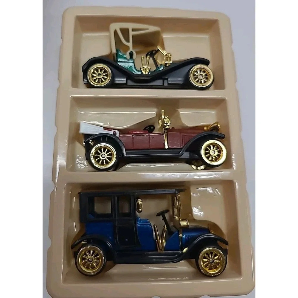 Small model cars fire engine Readers‎ Digest